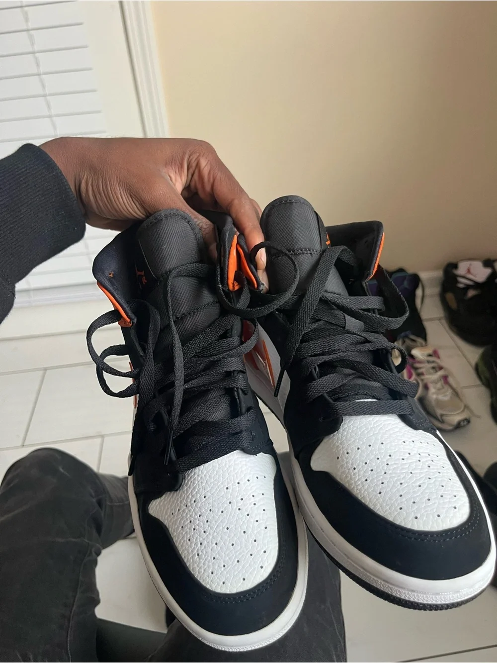 Jordan 1 Mid